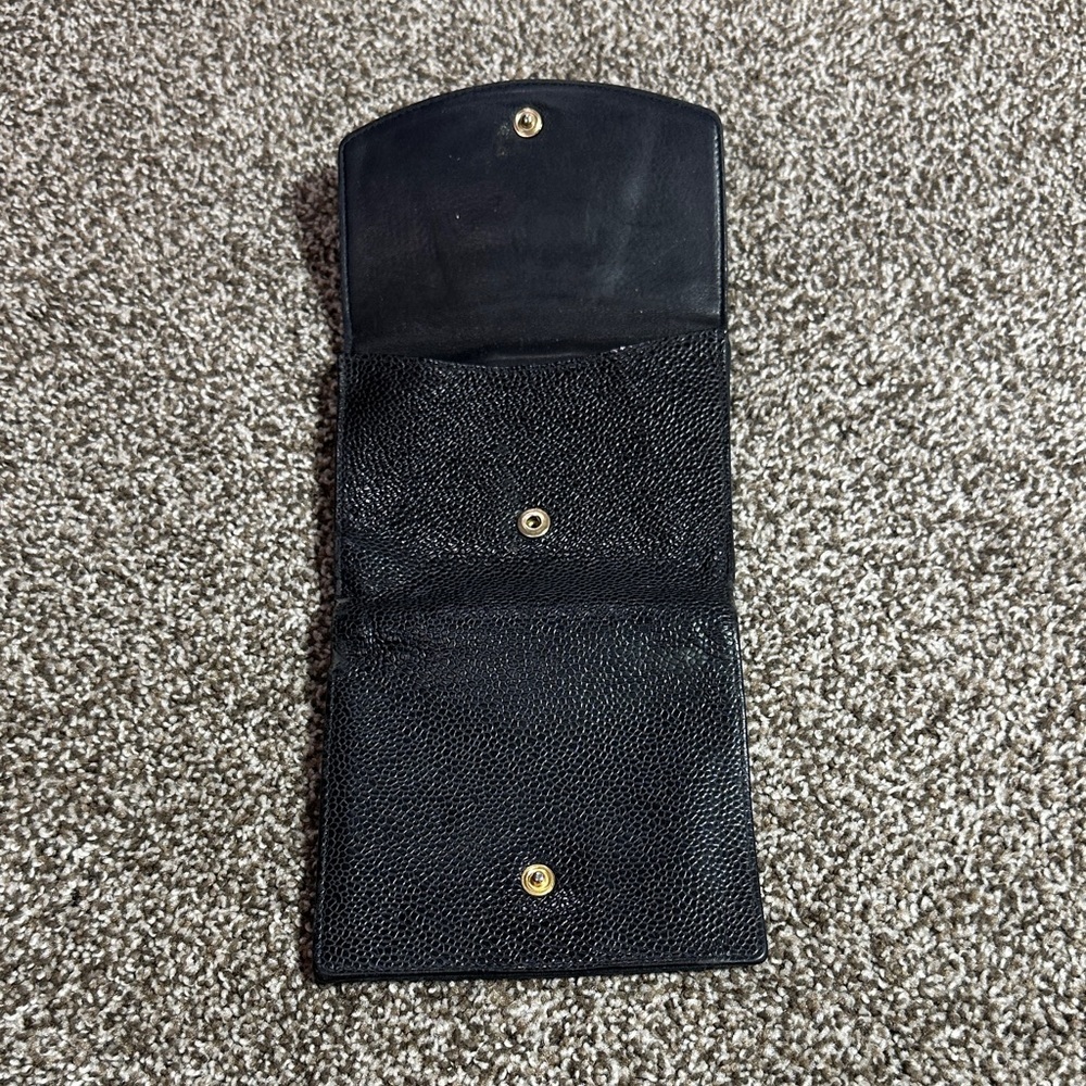 CHANEL AUTHENTIC Black Caviar Leather Card Holder with Embossed CC - Picture 8 of 16